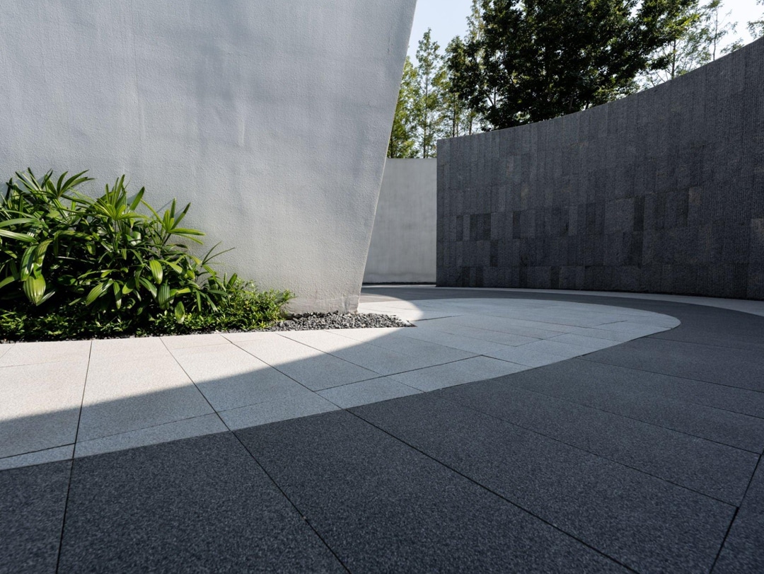 In modern architecture and design, the role of concrete is primarily associated with its strength and structural integrity. Concrete is renowned for its durability and its ability to withstand the test of time. Its strength and durability make it an ideal material for buildings, bridges, roads, and many other structures.Concrete can be molded into any shape or form, making it versatile enough to meet the various design needs of architects. It is also an eco-friendly option, with a low carbon footprint.